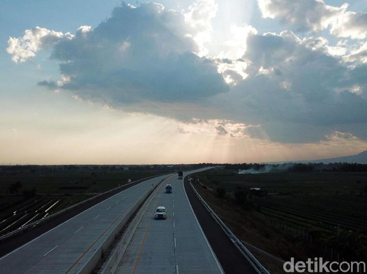 Digoda Pemandangan Indah Tol Semarang-Malang