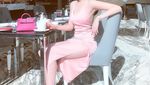 Dikritik Berbaju Terlalu Seksi, Ini Gaya Makan Model Vietnam Ngoc Trinh