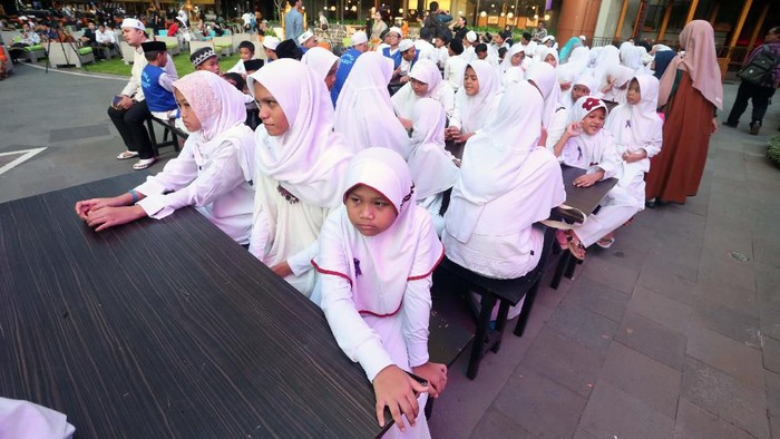 Lippo Malls menggandeng Badan Amil Zakat Nasional (Baznas) menggalang dan menyalurkan bantuan donasi pendidikan untuk anak-anak yatim dan dhuafa di Indonesia.