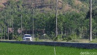 Untuk informasi, Trenggalek, Tulungagung, dan Blitar, menjadi salah satu wilayah titik perlintasan yang merupakan bagian dari proyek jalur Pansela (Pantai Selatan Jawa). Nantinya, jalur Pansela ini akan menghubungkan Banten dengan Jawa Timur dan rencananya proyek ini akan rampung pada 2021 nanti.