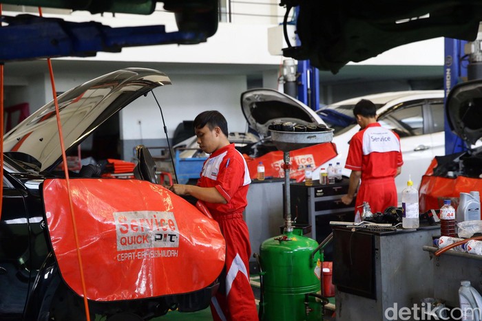 Sejumlah bengkel mulai didatangi pemudik yang melakukan perawatan kendaraan. Hal itu dilakukan untuk antisipasi hal-hal yang tak diinginkan selama mudik lebaran.