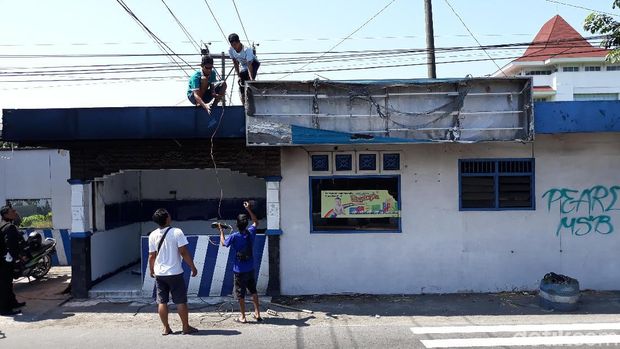 Setelah Solo, Kini Giliran Pos Polisi Klaten Terbakar