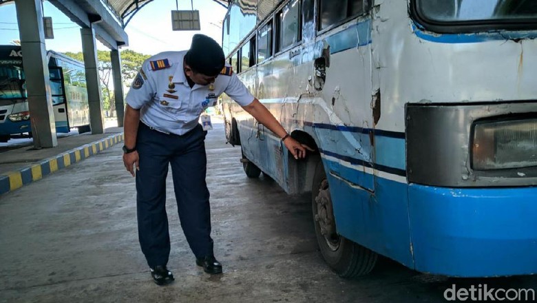Tak Laik Jalan, Bus Angkutan Lebaran Dikeluarkan dari Terminal di Ponorogo Tak Laik Jalan, Bus Angkutan Lebaran Dikeluarkan dari Terminal di Ponorogo