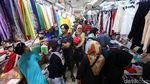 Aksi 22 Mei Mereda, Masyarakat Habiskan THR di Pasar Tanah Abang