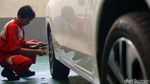 Jelang Lebaran, Bengkel Dipenuhi Mobil Pemudik