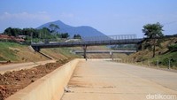 Hartoyo mengatakan meski dapat digunakan, penerangan jalan umum belum dipasang di jalan tersebut. Hal tersebut yang harus diwaspadai para pengguna jalan.