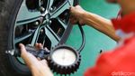Jelang Lebaran, Bengkel Dipenuhi Mobil Pemudik