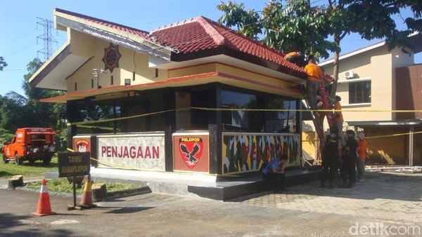 Tim Inafis Polri Olah TKP Mako Brimob Purwokerto