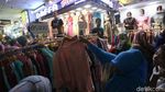 Aksi 22 Mei Mereda, Masyarakat Habiskan THR di Pasar Tanah Abang