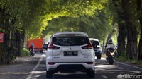 Meski kondisi jalan berkelok-kelok dan banyak menemui medan tanjakan, mobil yang kami tumpangi, Xpander Ultimate, cukup sigap melahap setiap medan tanjakan di perjalanan tersebut.