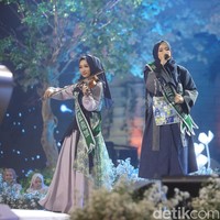 Selain juara utama, ada pula Juara Terfavorit yang jatuh pada Reni Febrianti, hijabers asal Karawang. Reni yang jago beatbox itu berhasil mendapatkan voting terbanyak dari pemirsa di rumah. Reni berhak membawa pulang uang tunai Rp 10 juta. Foto: Pradita Utama/Detikcom