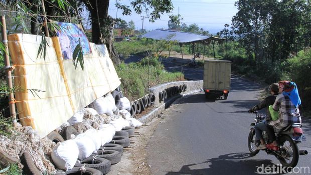 Kasur-Bantal Keselamatan Dipasang di Jalur Mudik Ibun-Kamojang