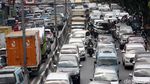 Penampakan Kendaraan Menumpuk Padati Kawasan Tanah Abang