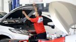 Jelang Lebaran, Bengkel Dipenuhi Mobil Pemudik