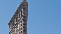 The Flatiron Building, awalnya Fuller Building, terletak di 175 Fifth Avenue di wilayah Manhattan, New York City. Istimewa/Dok. www.theworldgeography.com