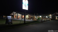 Tempat makan seafood lainnya yang direkomendasikan di Kota Cervantes adalah Lobster Shack. Seusai makan, sekitar pukul 19.00 kami balik lagi ke The Pinnacles (Masaul/detikcom)