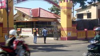 Polisi membenarkan telah terjadi penyerangan berupa aksi tembakan ke Mako Brimob Watumas, Purwokerto, Jateng.