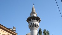 Pembangunan Masjid Karol I menghabiskan dana mencapai 250 ribu lei atau senilai dengan 62 ribu dollar Amerika. Sang arsitek, Victor Tefnescu, memadukan unsur Moor, Turki Utsmani, dan Kristen Ortodoks dalam pembangunan masjid ini. Dok. Wikipedia.