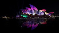 Kilauan warna-warni lampu keren di Vivid Sydney membuat festival ini jadi salah satu festival cahaya paling dinanti tak cuma oleh warga Sydney tetapi juga dunia. Tertarik untuk berkunjung ke sana?