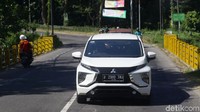 Ada yang menarik dari perjalanan ini, yaitu saat melewati rute Trenggalek - Ponorogo - Wonogiri. Kondisi jalannya naik turun dengan sisi kanan-kiri ditumbuhi pohon-pohon yang menjulang tinggi. Saat melewati rute tersebut, kondisinya memang sudah malam, jadi jalan terlihat gelap. Namun semua itu bisa teratasi dengan lampu dari Xpander yang penerangannya cukup baik.