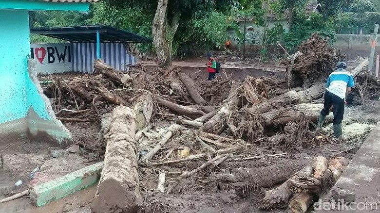 BPBD Banyuwangi Imbau Pemudik Waspadai Jalur Rawan Bencana BPBD Banyuwangi Imbau Pemudik Waspadai Jalur Rawan Bencana