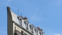 Gedung Skinny Haussmann di Prancis ini adalah bangunan tipis paling terkenal di Paris. Istimewa/Dok. www.theworldgeography.com.