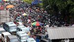 Penampakan Kendaraan Menumpuk Padati Kawasan Tanah Abang