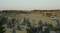 Sampailah perjalanan kami ke The Pinnacles di Nambung National Park. Waktu menunjukan pukul 17.18. Hawa sejuk cenderung dingin amat terasa saat turun dari bus (Masaul/detikcom)
