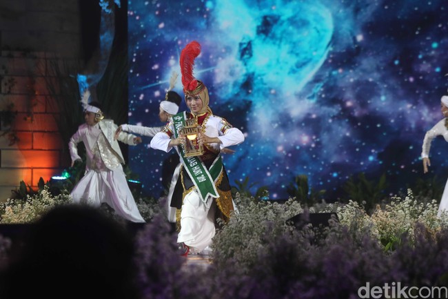 Syifa Audria Syah finalis Sunsilk Hijab Hunt 2019 asal Yogyakarta tampil unik menunjukkan bakat dalam menari kreasi. Tarian Syifa menggambarkan kekayaan budaya Indonesia. Syifa pun ingin membuktikan bahwa memakai hijab tak membatasi kreativitas. Foto: Pradita Utama/Detikcom