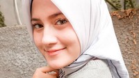 Para Pencari Tuhan jilid 12 bukanlah sinetron pertama baginya. Dia sempat terlibat di Tukang Ojek Pengkolan dan Ganteng Ganteng Serigala. Foto: Instagram Silvia Anggraini