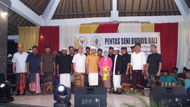 MPR Sosialisasikan Empat Pilar Lewat Pentas Seni Budaya di Bali MPR Sosialisasikan Empat Pilar Lewat Pentas Seni Budaya di Bali