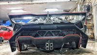 Bagian belakang lebih mirip lagi dengan Lamborghini. Misalnya pada bagian penutup mesin, sayap belakang hingga desain diffuser belakang yang mirip seperti Lamborghini. Foto: Istimewa