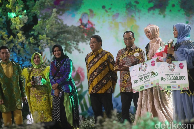 Selain Anies, dua menteri RI yaitu Menteri Komunikasi dan Informatika Rudiantara dan Menteri Perhubungan Budi Karya juga ikut hadir untuk menyerahkan piala dan selempang pada juara Sunsilk Hijab Hunt 2019. Foto: Pradita Utama/Detikcom