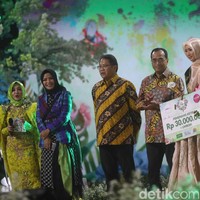 Selain Anies, dua menteri RI yaitu Menteri Komunikasi dan Informatika Rudiantara dan Menteri Perhubungan Budi Karya juga ikut hadir untuk menyerahkan piala dan selempang pada juara Sunsilk Hijab Hunt 2019. Foto: Pradita Utama/Detikcom