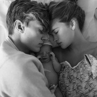 Juli 2017, Lucky dan Stormi yang kini sudah jadi mantan pasangan itu mengumumkan kelahiran putri mereka yang diberi nama Gravity Blue Smith. Inilah foto kenangan Lucky, Stormy bersama putri mereka saat masih pacaran. Foto: dok. Instagram