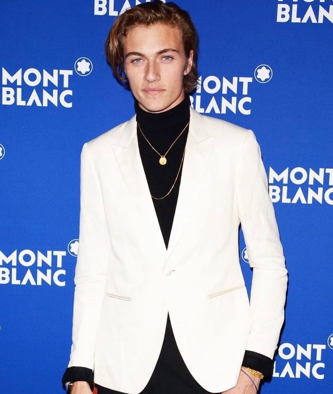 Lucky Blue Smith adalah seorang model pria populer. Pria yang kini berusia 21 tahun itu pernah dinobatkan oleh majalah GQ sebagai model paling stylish di 2015. Foto: dok. Instagram