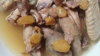 Kalau sedang flu ada baiknya menikmati sup ayam kampung dengan jahe segar agar badan hangat. Foto : Instagram @deasikumala