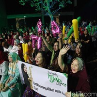 Sebelumnya sejak sore para suporter finalis sudah hadir di area Ecovention, Ancol, Jakarta Utara, Sabtu (25/5/2019). Mereka datang dari Karawang hingga Yogyakarta. Foto: Pradita Utama/Detikcom