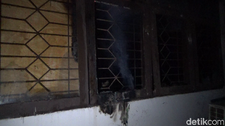 Tawuran Mahasiswa Pecah di Makassar, Ruang Kelas Dibakar Tawuran Mahasiswa Pecah di Makassar, Ruang Kelas Dibakar