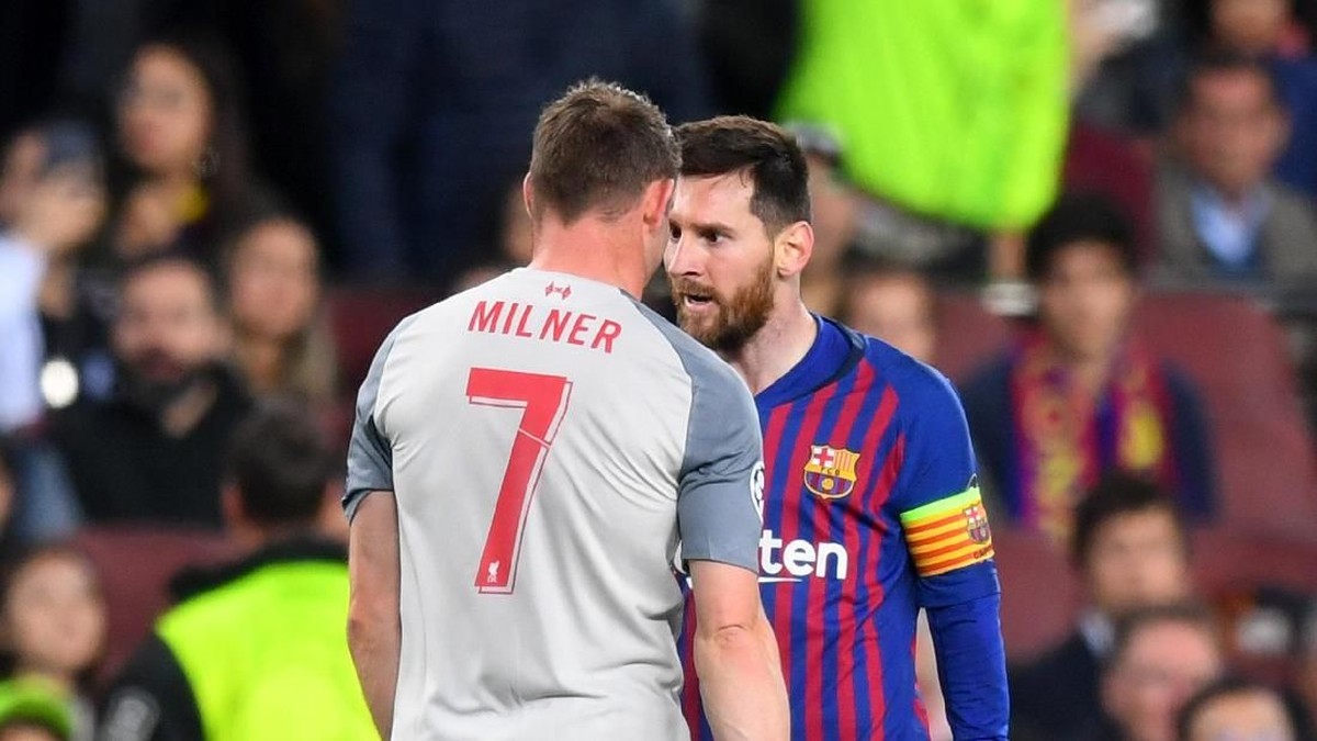 James Milner dan Lionel Messi beradu argumen di laga Barcelona vs Liverpool di Camp Nou, 2 Mei 2019. (Foto: Michael Regan/Getty Images)