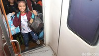 Pelepasan peserta dilakukan di Stasiun Pasar Sene, Jakarta, Minggu (26/5/2019).
