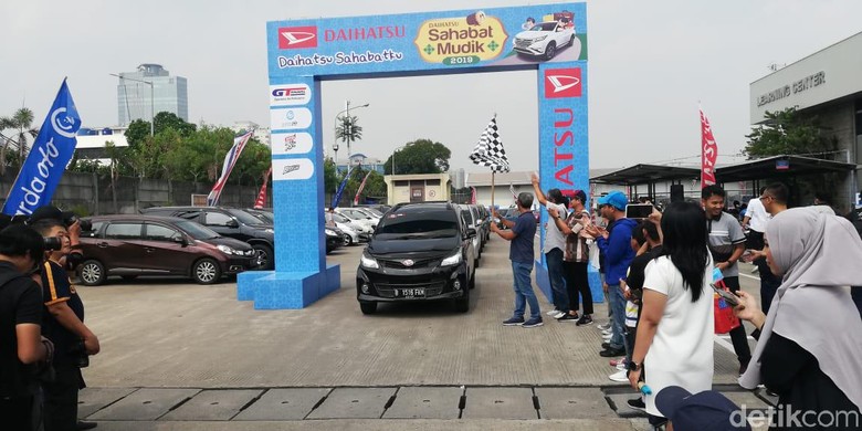Daihatsu Berangkatkan Komunitas untuk Mudik. Foto: Rizki Pratama/detikcom Daihatsu Berangkatkan Komunitas untuk Mudik. Foto: Rizki Pratama/detikcom