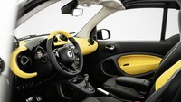 Interior dengan paduan kuning. Foto: Dok. Daimler
