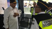 Menteri Perhubungan (Menhub), Budi Karya Sumadi mewanti-wanti Stakeholder di Pelabuhan Panglima Utar, Kumai, Kabupaten Kotawaringin Barat (Kobar) Kalimantan Tengah untuk mengutamakan kesalamatan para pemudik lebaran tahun 2019. Istimewa.