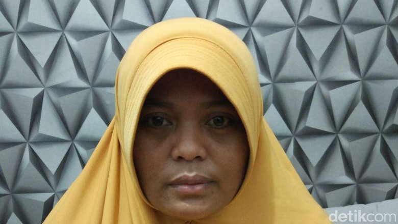 Polisi Tangkap Anak dan Ibu di Makassar yang Bawa 1 Kg Sabu Polisi Tangkap Anak dan Ibu di Makassar yang Bawa 1 Kg Sabu