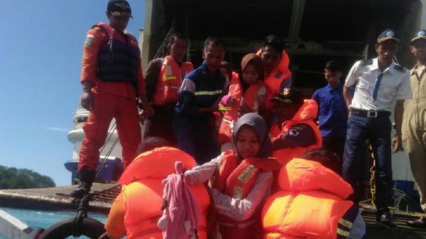 Kapal Penyeberangan Lombok-Bali Kandas, 150 Penumpang Dievakuasi 