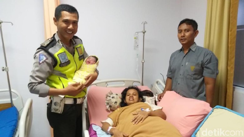 Irawati Namai Sang Bayi dari Polantas yang Menolongnya saat Akan Melahirkan Irawati Namai Sang Bayi dari Polantas yang Menolongnya saat Akan Melahirkan