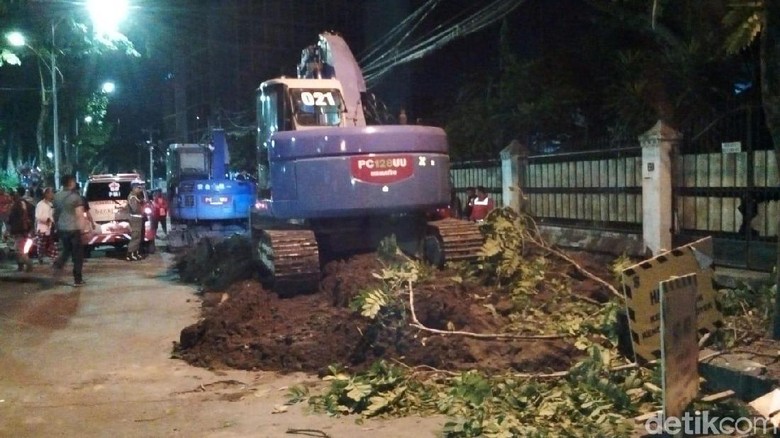 Pekerja Proyek Box Culvert di Surabaya Tewas Tertimbun Reruntuhan Pekerja Proyek Box Culvert di Surabaya Tewas Tertimbun Reruntuhan