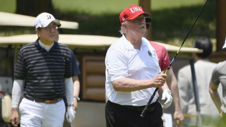 Trump Bermain Golf Dengan Abe