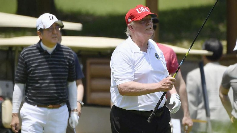 Trump Bermain Golf Dengan Abe Trump Bermain Golf Dengan Abe